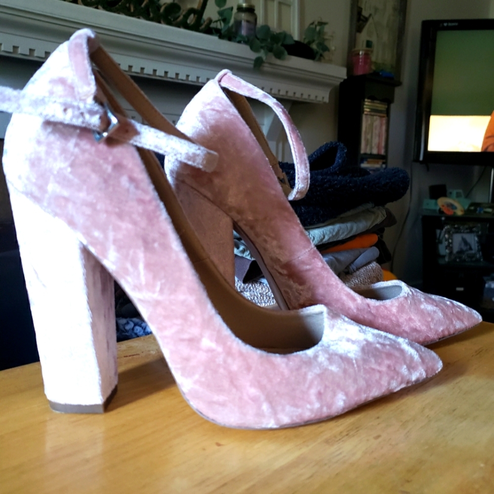 Pink velvet heels - Picture 1 of 3